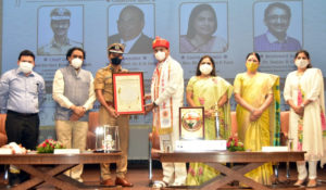 Dr. Patil was honored with 'Suryadatta Seva-Ratna Rashtriya Puraskar 2021' by the hands of Krishna Prakash.