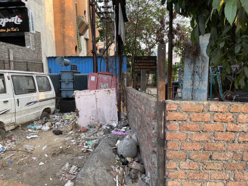 Garbage on road opp Aakashwani, Hadapsar