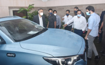 Hon-min-Aditya-Thackeray-Electric-car-press