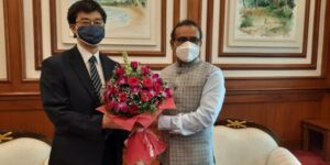 Japan's Consul in Mumbai Dr Yasukta &  Health Minister Rajesh Tope.