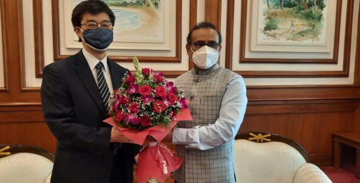 Japan's Consul in Mumbai Dr Yasukta & Health Minister Rajesh Tope.