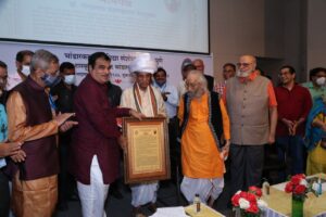 Bhandarkar Smriti Award of Bhandarkar Oriental Studies Research Institute was presented to senior archaeologist Dr. G B Degalurkar.