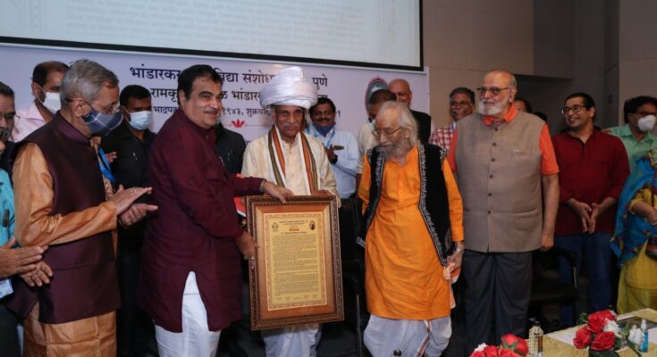 Bhandarkar Smriti Award of Bhandarkar Oriental Studies Research Institute was presented to senior archaeologist Dr. G B Degalurkar.