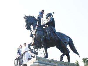 Tourism Minister Aditya Thackeray visits All India Shri Shivaji Memorial Society