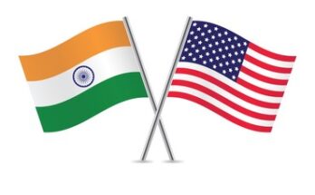 Indian-American Flags US decision not to impose restrictions on India's purchase of S-400 missile system from Russia भारताला रशियाकडून एस ४०० क्षेपणास्त्र प्रणाली खरेदी करण्यावर निर्बंध न लादण्याचा अमेरिकेचा निर्णय हडपसर मराठी बातम्या Hadapsar Latest News Hadapsar News