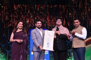 Prasoon Joshi receives Indian Film Personality of the Year Award for 2021