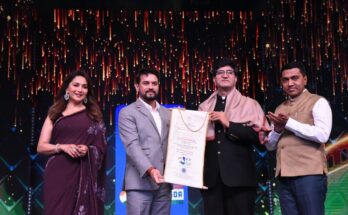 Prasoon Joshi receives Indian Film Personality of the Year Award for 2021