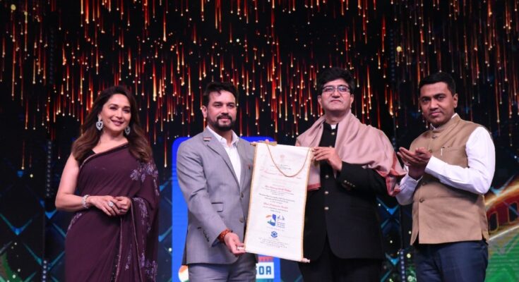 Prasoon Joshi receives Indian Film Personality of the Year Award for 2021