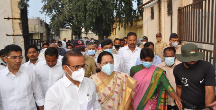 Minister Rajesh Tope visited the intensive care unit of Ahmednagar District Hospital