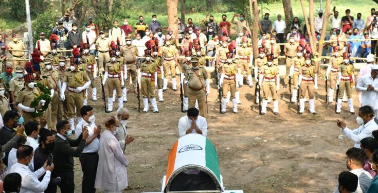 Funeral of senior social worker Padmashree Sindhutai Sapkal