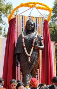 Unveiling of full size statue of Savitribai flower at University