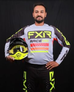 Hadapsar's unique motocross rider Hitesh Ghadge हडपसर मराठी बातम्या Hadapsar Latest News Hadapsar News