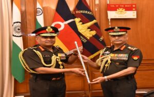 जनरल मनोज पांडे यांनी स्वीकारला देशाच्या लष्करप्रमुख पदाचा पदभारLieutenant General Manoj Pande takes over as new Chief of Army Staff हडपसर मराठी बातम्या  Hadapsar News