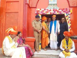 The Vice President, Shri M. Venkaiah Naidu along with his spouse Smt. Usha Naidu visited the historic city of Ayodhya हडपसर मराठी बातम्या  Hadapsar Latest News Hadapsar News