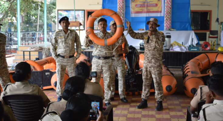 जिल्ह्यातील गृहरक्षक दलाला आपत्ती व्यवस्थापन प्रशिक्षण शिबीराचे आयोजन Disaster Management Training Camp for Home Guard in the District हडपसर मराठी बातम्या Hadapsar News