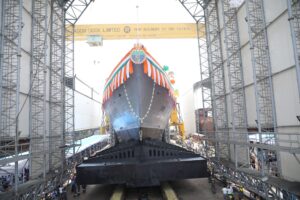 Raksha Mantri launches two indigenous frontline warships 'सुरत' 'उदयगिरी'या स्वदेशी बनावटीच्या युद्धनौकांचे जलावतरण हडपसर मराठी बातम्या Hadapsar News