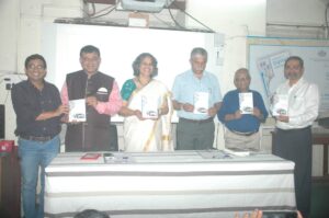 फंडामेंटल्स ऑफ डिजिटल जर्नालिझम' या पुस्तकाच्या प्रकाशन समारंभ the launch of the book Fundamentals of Digital Journalism