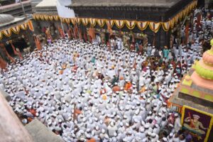 टाळ-मृदंगाच्या गजरात तुकाराम महाराज पालखीचे प्रस्थान Departure of Tukaram Maharaj Palkhi in the wake of Taal-Mridang हडपसर मराठी बातम्या  Hadapsar Latest News Hadapsar News