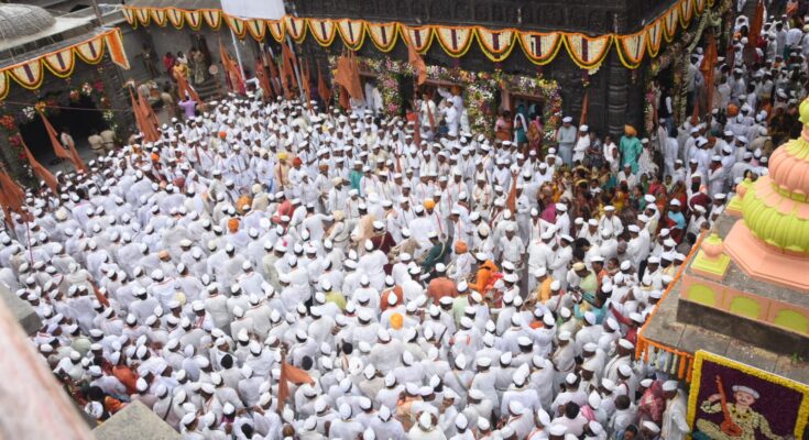 टाळ-मृदंगाच्या गजरात तुकाराम महाराज पालखीचे प्रस्थान Departure of Tukaram Maharaj Palkhi in the wake of Taal-Mridang हडपसर मराठी बातम्या Hadapsar Latest News Hadapsar News