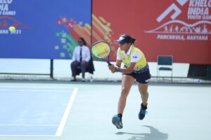 लॉन टेनिसमध्ये सुवर्णाची 'आकांक्षा'पूर्ती Aakansha wins, Fulfilling the 'aspiration' of gold in lawn tennis हडपसर मराठी बातम्या  Hadapsar News Hadapsar Latest News