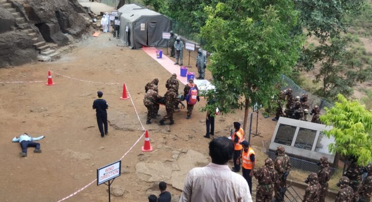 भाजे लेणी येथे आपत्ती व्यवस्थापन प्रात्यक्षिकांचे आयोजन Disaster Management Demonstration at Bhaje Leni हडपसर मराठी बातम्या Hadapsar Latest News Hadapsar News