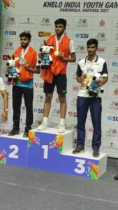 बॅडमिंटनमध्ये दर्शन पुजारीची सुवर्ण कामगिरी Golden performance of Darshan Pujari in Badminton हडपसर मराठी बातम्या Hadapsar News