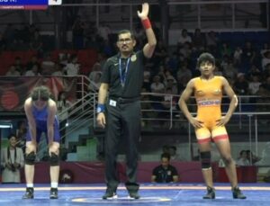 Indian team wins 8 gold medals at Asian Wrestling Championships आशियाई कुश्ती स्पर्धेत भारतीय संघानं ८ सुवर्ण पदक जिंकत पटकावलं अजिंक्यपद हडपसर मराठी बातम्या  Hadapsar Latest News Hadapsar News