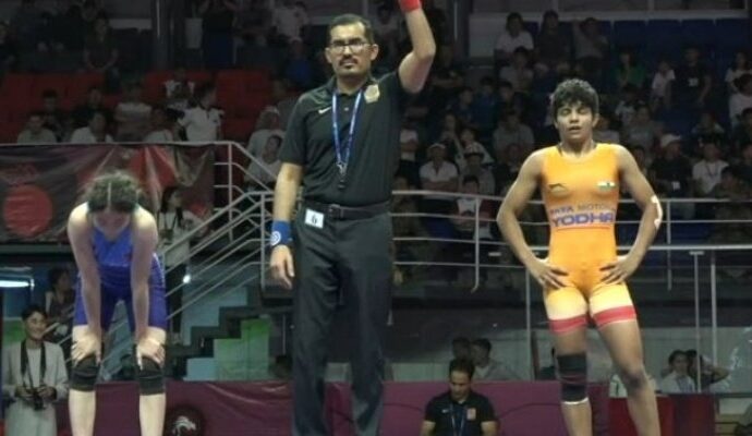 Indian team wins 8 gold medals at Asian Wrestling Championships आशियाई कुश्ती स्पर्धेत भारतीय संघानं ८ सुवर्ण पदक जिंकत पटकावलं अजिंक्यपद हडपसर मराठी बातम्या Hadapsar Latest News Hadapsar News