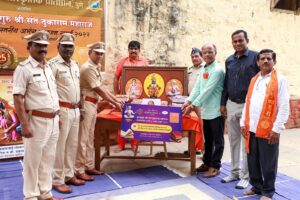 Participation of inmates of Parbhani Jail in Abhang-Bhajan competition organized by Sharad Krida and Sanskritik Pratishthan शरद क्रीडा व सांस्कृतिक प्रतिष्ठान आयोजित अभंग-भजन स्पर्धेत परभणी कारागृहातील बंदीजनांचा सहभाग  हडपसर मराठी बातम्या  Hadapsar News Hadapsar Latest News