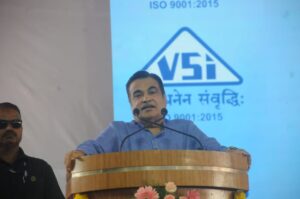 साखर कारखान्यांनी अधिक इथेनॉल निर्मिती करण्याची गरज Sugar mills need to produce more ethanol- Nitin Gadkari हडपसर मराठी बातम्या  Hadapsar News