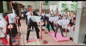 साधना विद्यालय हडपसर  येथे आंतरराष्ट्रीय योगदिनाचे  आयोजन  The International Yoga Day at Sadhana Vidyalaya Hadapsar हडपसर मराठी बातम्या  Hadapsar Latest News Hadapsar News