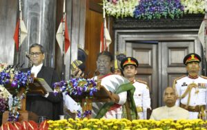 Droupadi Murmu takes oath as India's 15th President देशाच्या १५ व्या राष्ट्रपती म्हणून द्रौपदी मुर्मू विराजमान हडपसर मराठी बातम्या  Hadapsar News Hadapsar Latest News