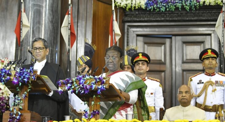 Droupadi Murmu takes oath as India's 15th President देशाच्या १५ व्या राष्ट्रपती म्हणून द्रौपदी मुर्मू विराजमान हडपसर मराठी बातम्या Hadapsar News Hadapsar Latest News