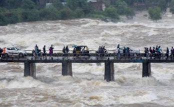 पुण्यात मुसळधार पावसामुळे धरणातील पाणीसाठ्यात वाढ Due to torrential rains in Pune, the water in the dam increased हडपसर मराठी बातम्या Hadapsar Latest News