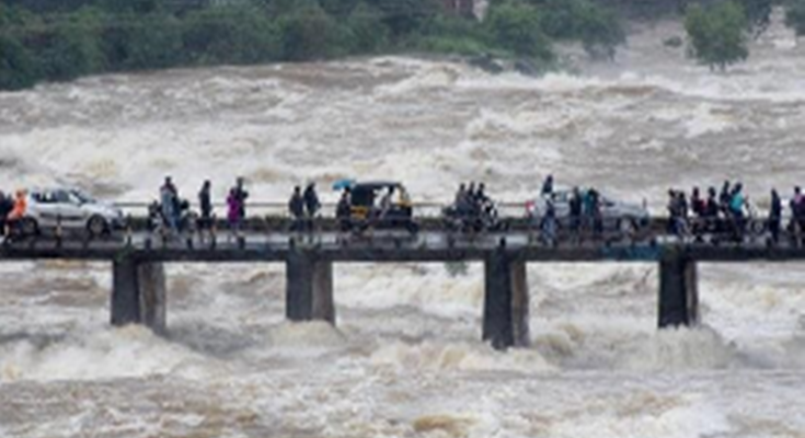 पुण्यात मुसळधार पावसामुळे धरणातील पाणीसाठ्यात वाढ Due to torrential rains in Pune, the water in the dam increased हडपसर मराठी बातम्या Hadapsar Latest News