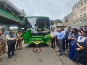 Inauguration of Public transport buses in the city  on garbage fuel ओल्या कचऱ्याच्या  इंधनापासून  पुणे शहरातील बसेस चालविण्याचे उपक्रमाचे उद्घाटन   हडपसर मराठी बातम्या  Hadapsar Latest News Hadapsar News