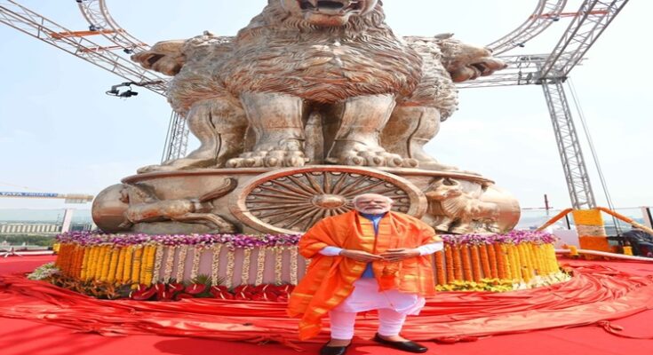 संसदेच्या नव्या इमारतीवरच्या अशोक स्तंभाचं प्रधानमंत्र्यांच्या हस्ते अनावरण PM Modi unveils National Emblem cast on the roof of New Parliament Building हडपसर मराठी बातम्या Hadapsar Latest News Hadapsar News