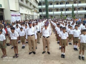 Collective singing of national anthem at Sadhana Vidyalaya. साधना विद्यालयात समूह राष्ट्रगीत गायन.  हडपसर मराठी बातम्या  Hadapsar Latest News Hadapsar News