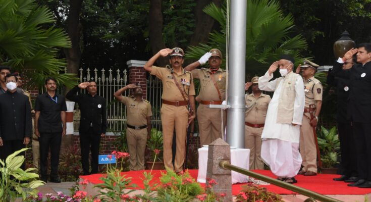 Flag Hoisting by Governor Bhagat Singh Koshyari on Independence Day स्वातंत्र्यदिनी राज्यपाल भगत सिंह कोश्यारी यांच्या हस्ते ध्वजारोहण हडपसर मराठी बातम्या Hadapsar Latest News Hadapsar News