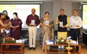 Minister of State for Ayush Dr. Munjpara Mahendrabhai releases a book “Science Behind Suryanamaskar” आयुष राज्यमंत्री डॉ. मुंजपारा महेंद्रभाई यांच्या हस्ते “सूर्यनमस्कारामागील विज्ञान” या पुस्तकाचे प्रकाशन हडपसर मराठी बातम्या Hadapsar Latest News Hadapsar News