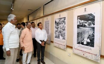 Organized an exhibition on the occasion of 'Partition Sad Memorial Day' in the district जिल्ह्यात ‘फाळणी दु:खद स्मृती दिन’ निमित्त प्रदर्शनाचे आयोजन हडपसर मराठी बातम्या Hadapsar Latest News Hadapsar News