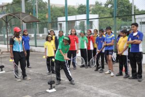 School students experienced the trip to the university sports complex..! शाळकरी विद्यार्थ्यांनी अनुभवली विद्यापीठातील क्रीडासंकुलाची सफर..! हडपसर मराठी बातम्या Hadapsar Latest News Hadapsar News