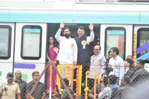 Successful testing of Colaba Sipz Metro Line-3 in the presence of Chief Minister and Deputy Chief Minister मुख्यमंत्री आणि उपमुख्यमंत्र्यांच्या उपस्थितीत कुलाबा सिप्झ मेट्रो लाईन-३ ची यशस्वी चाचणी हडपसर मराठी बातम्या Hadapsar Latest News Hadapsar News