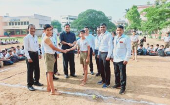 Various competitions are organized in Sadhana Vidyalaya on the occasion of Sports Day क्रीडा दिनाच्या निमित्ताने साधना विद्यालयात विविध स्पर्धांचे आयोजन हडपसर मराठी बातम्या Hadapsar Latest News Hadapsar News