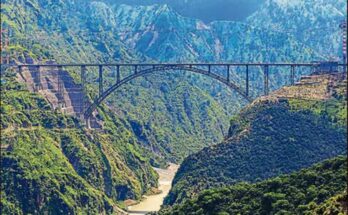 World's highest single arch railway bridge Chenab Rail Bridge in J&K gets Golden Joint जम्मू आणि काश्मीर मधील जगातील सर्वात उंच सिंगल आर्च रेल्वे ब्रिज चिनाब रेल्वे ब्रिजला मिळाला गोल्डन जॉइंट हडपसर मराठी बातम्या Hadapsar Latest News Hadapsar News