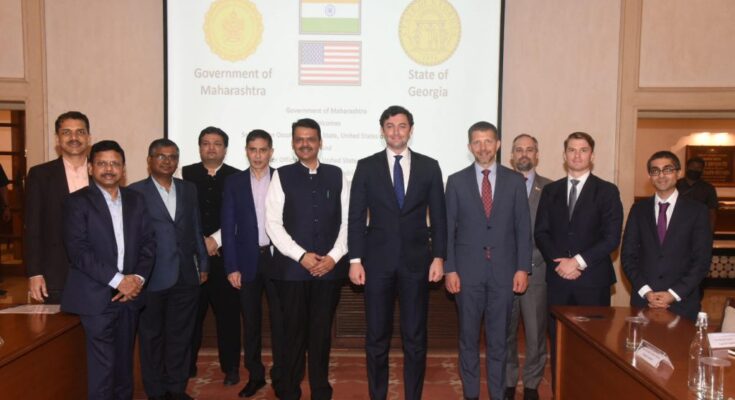 A delegation from the US state of Georgia met Deputy Chief Minister Devendra Fadnavis अमेरिकेच्या जॉर्जिया स्टेटच्या शिष्टमंडळाने घेतली उपमुख्यमंत्री देवेंद्र फडणवीस यांची भेट हडपसर मराठी बातम्या Hadapsar Latest News Hadapsar News