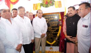 Bhumi Poojan of the planned building of Savitribai Phule Pune University's sub-centre at Ahmednagar सावित्रीबाई फुले पुणे विद्यापीठाच्या अहमदनगर येथील उपकेंद्राच्या नियोजित इमारतीचे भूमिपूजन हडपसर मराठी बातम्या Hadapsar Latest News Hadapsar News