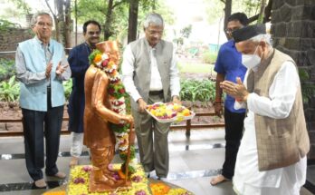 Governor Bhagat Singh Koshyari's visit to Maharshi Karve Women's Education Institute राज्यपाल भगत सिंह कोश्यारी यांची महर्षी कर्वे स्त्री शिक्षण संस्थेला भेट हडपसर मराठी बातम्या Hadapsar Latest News Hadapsar News