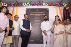 Bharat Ratna Lata Mangeshkar International College of Music was inaugurated by Chief Minister Eknath Shinde and Deputy Chief Minister Devendra Fadnavis. भारतरत्न लता मंगेशकर आंतरराष्ट्रीय संगीत महाविद्यालयाचे मुख्यमंत्री एकनाथ शिंदे आणि उपमुख्यमंत्री देवेंद्र फडणवीस यांच्य हस्ते उद्घाटन करण्यात आले हडपसर मराठी बातम्या  Hadapsar Latest News Hadapsar News