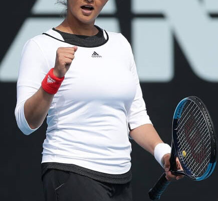 Indian tennis legend Sania Mirza भारतीय टेनिस जगतातली दिग्गज खेळाडू  सानिया मिर्झा हडपसर मराठी बातम्या Hadapsar Latest News Hadapsar News